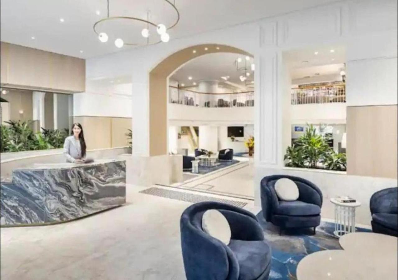Breathtaking Harbour Bridge Views In Prime Locale Apartment *