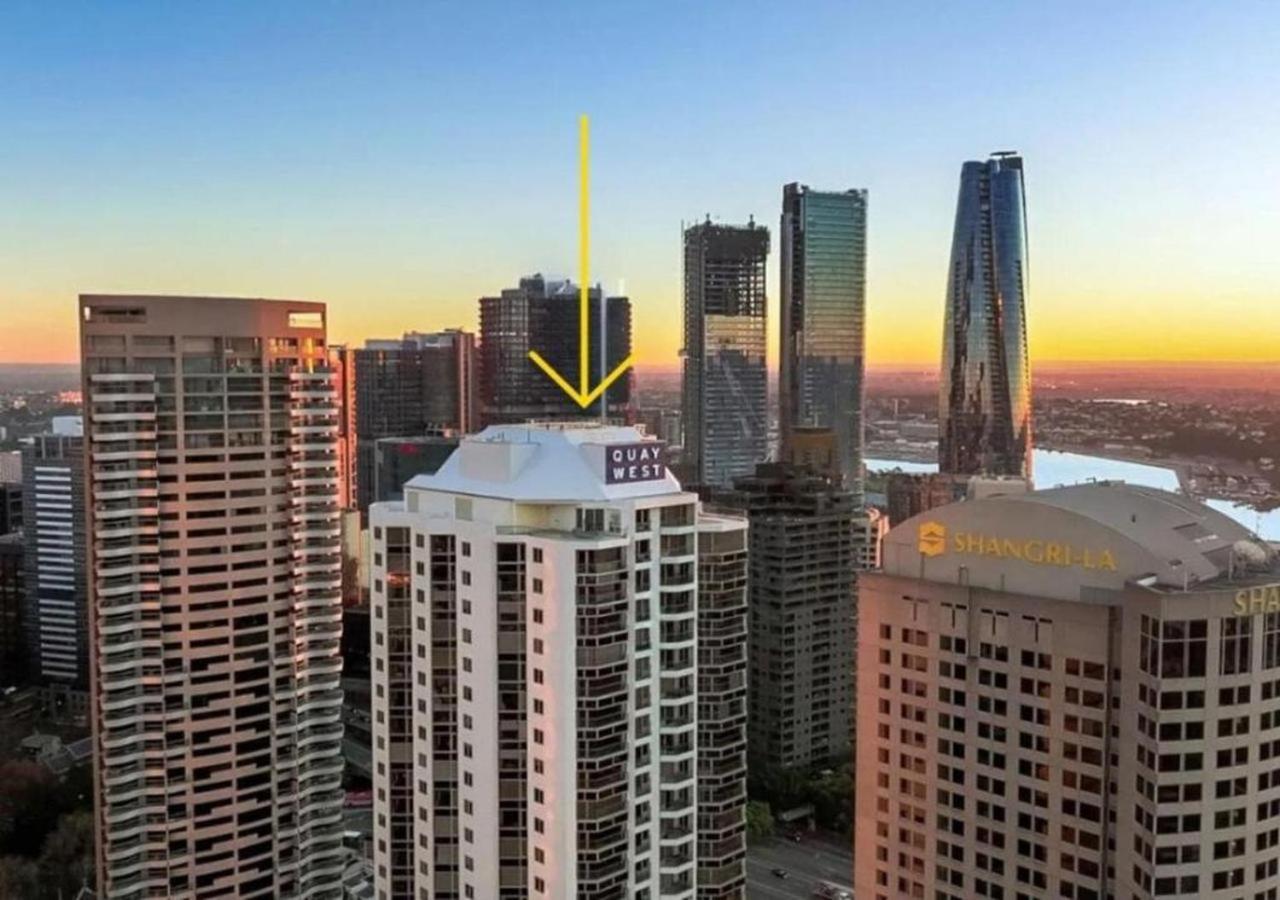 Breathtaking Harbour Bridge Views In Prime Locale Apartment